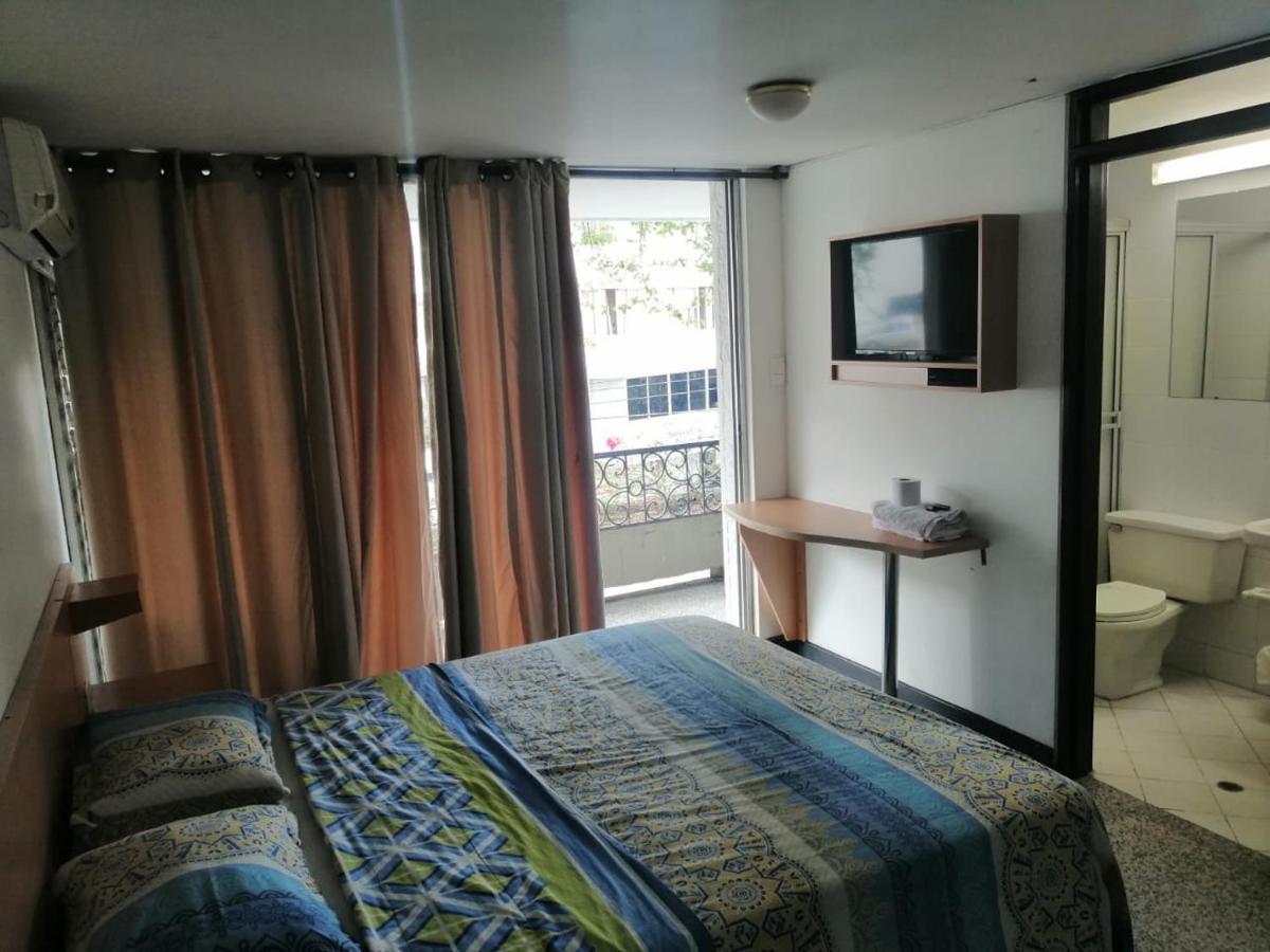 Hotel Del Oeste カリ エクステリア 写真